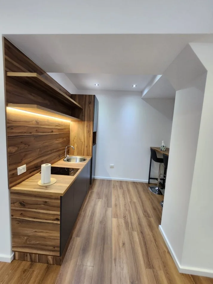 Tirane, jepet me qera zyre Kati 10, 75 m² 1.100 € (Square 21)