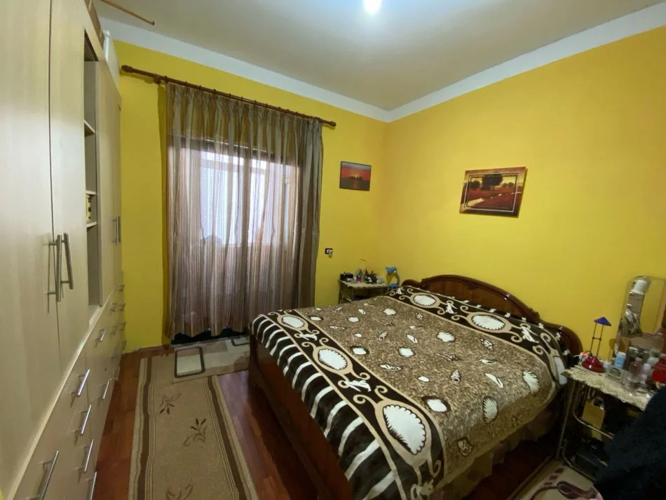 Tirane, shitet Vile 4+1 Kati 3, 530 m² 350.000 € (Zone Periferike • Rruga Hamdi Sulcebe, • Tirane • Albania)