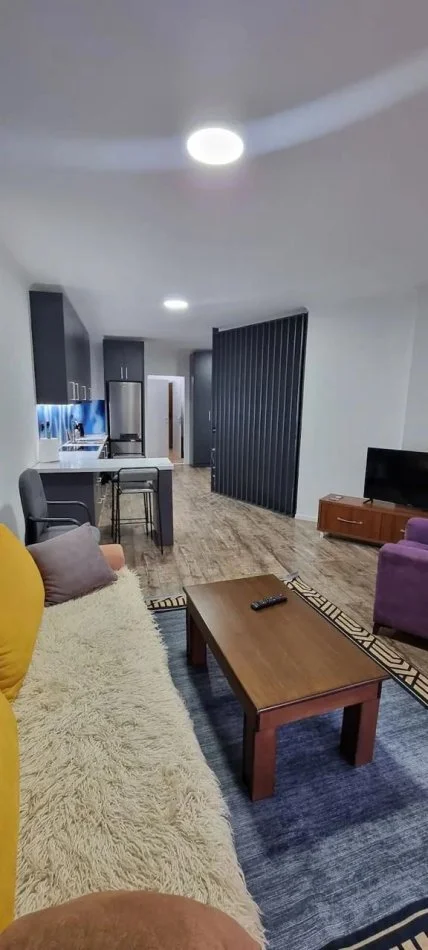 Tirane, jepet me qera apartament 1+1+Ballkon Kati 4, 44 m² 350 € (yzberisht)