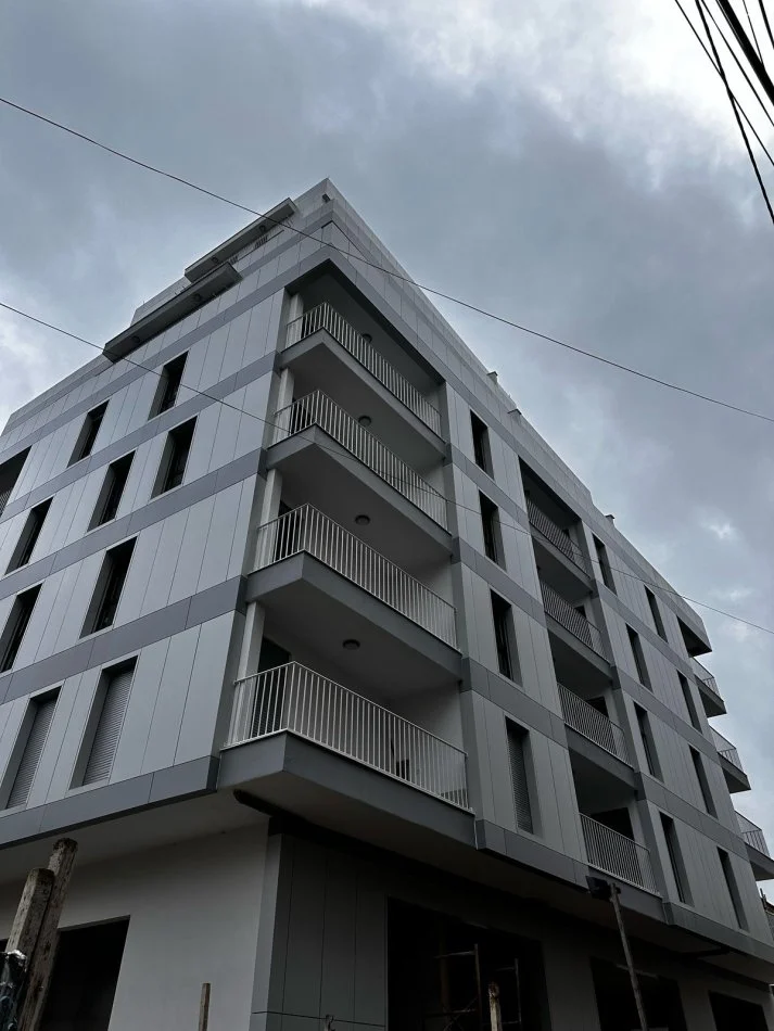 Tirane, shitet apartament 1+1+Ballkon Kati 2, 75 m² 150.000 € (Xhomlliku)