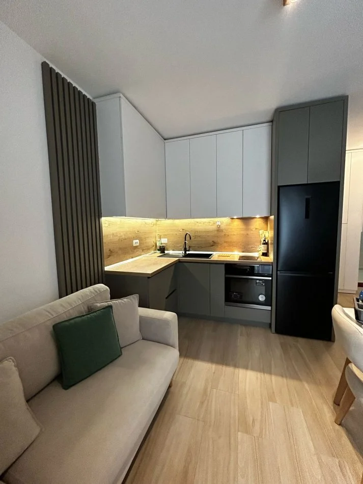 Tirane, jepet me qera apartament 1+1+Ballkon Kati 8, 53 m² 550 €