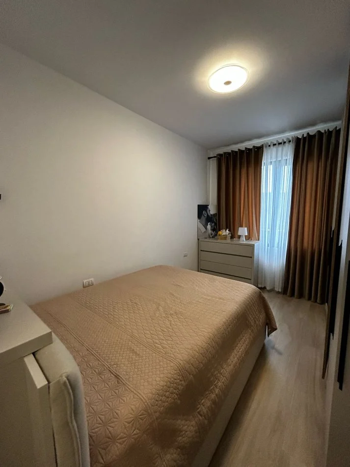 Tirane, jepet me qera apartament 1+1+Ballkon Kati 8, 53 m² 550 €