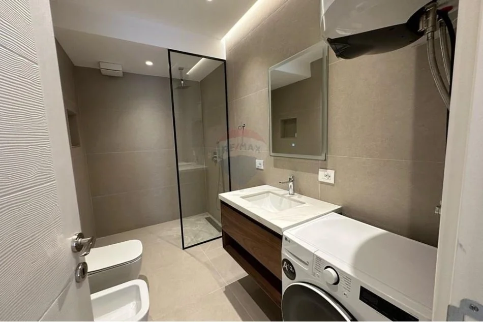 Tirane, jepet me qera 2+1+Aneks+Ballkon , 111 m² 245.000 € (Rruga Xhanfize Keko)