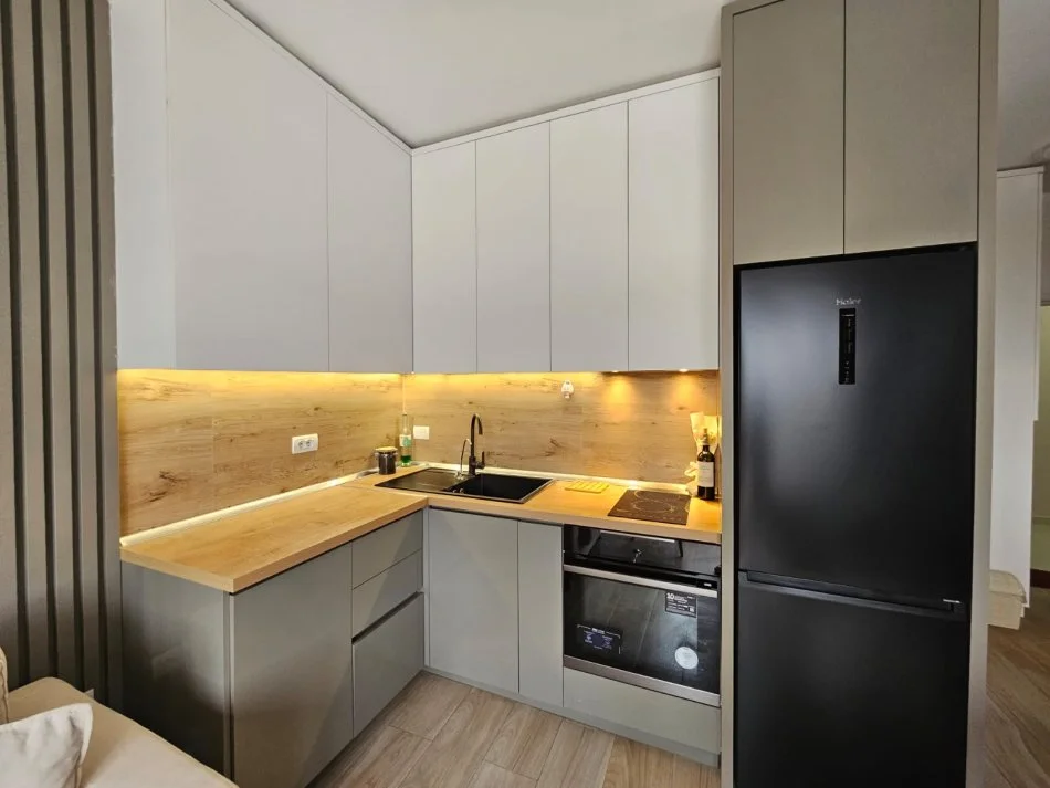 Tirane, jepet me qera apartament 1+1 Kati 8, 60 m² 550 € 