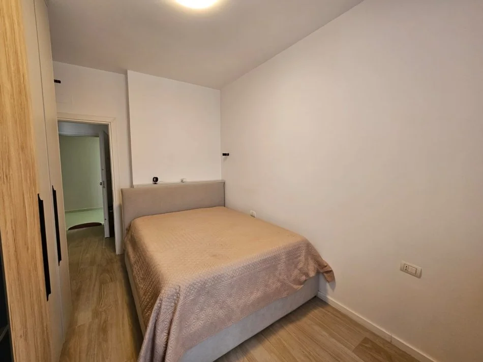 Tirane, jepet me qera apartament 1+1 Kati 8, 60 m² 550 € 