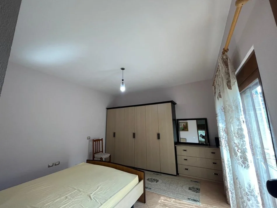 Tirane, jepet me qera Vile 1+1 Kati 2, 64 m² 350 € (Rruga e Kavajes)