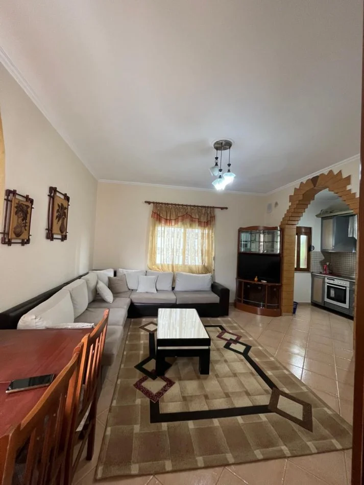 Tirane, jepet me qera Vile 1+1 Kati 2, 64 m² 350 € (Rruga e Kavajes)