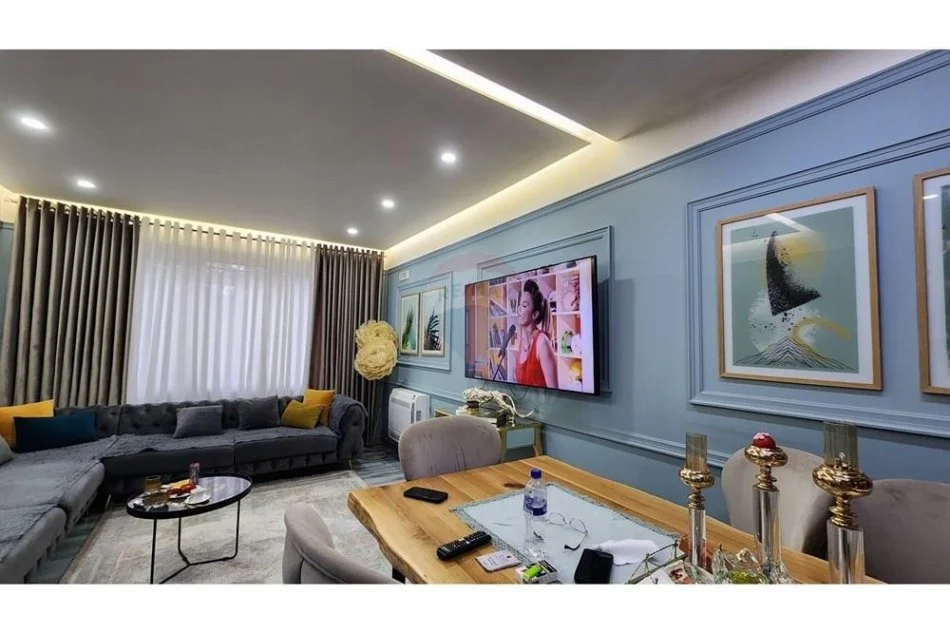 Tirane, jepet me qera apartament  2+1+Ballkon Kati 2, 223 m²