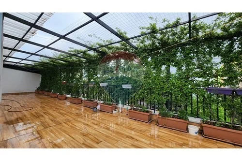 Tirane, jepet me qera apartament  2+1+Ballkon Kati 2, 223 m²