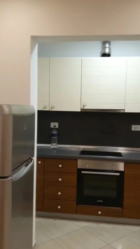 Tirane, jepet me qera apartament 1+1 Kati 3, 60 m² 400 € (rruga riza kodheli)