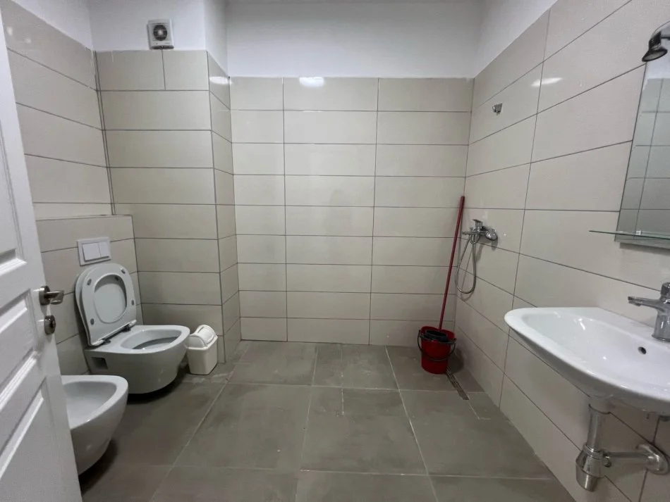 Tirane, jap me qera apartament 2+1 Kati 1, 125 m² 600 €