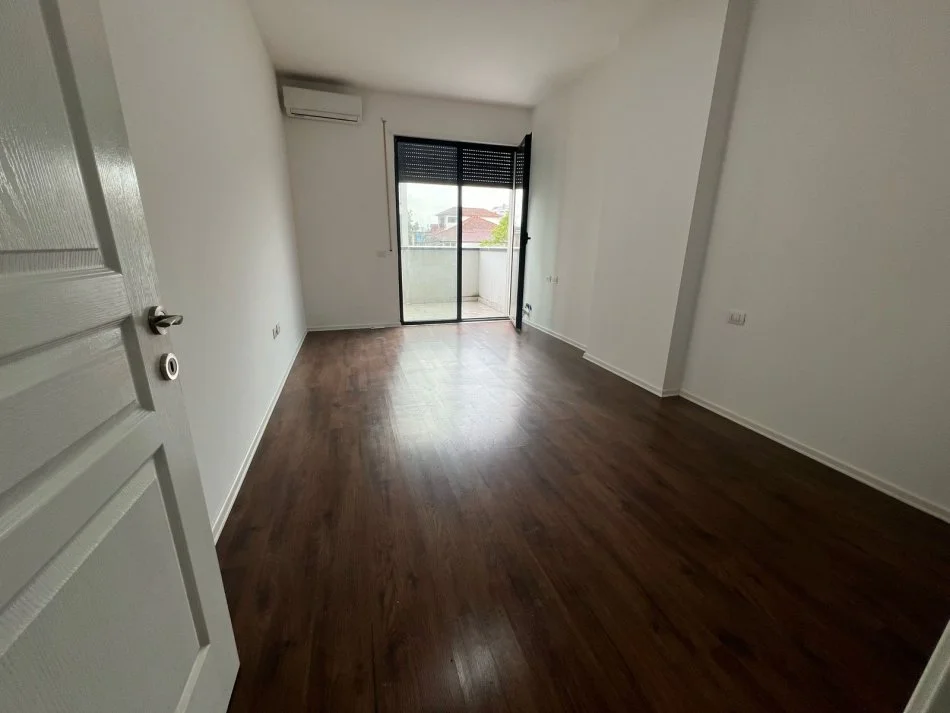 Tirane, jap me qera apartament 2+1 Kati 1, 125 m² 600 €