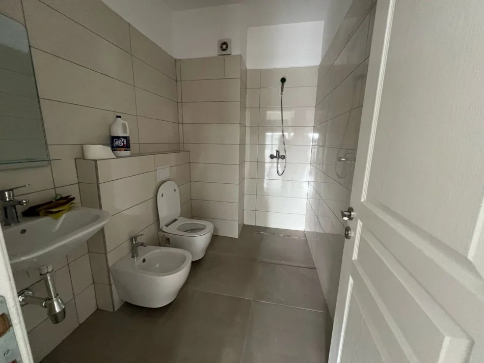 Tirane, jap me qera apartament 2+1 Kati 1, 125 m² 600 €