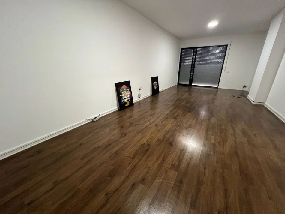 Tirane, jap me qera apartament 2+1 Kati 1, 125 m² 600 €