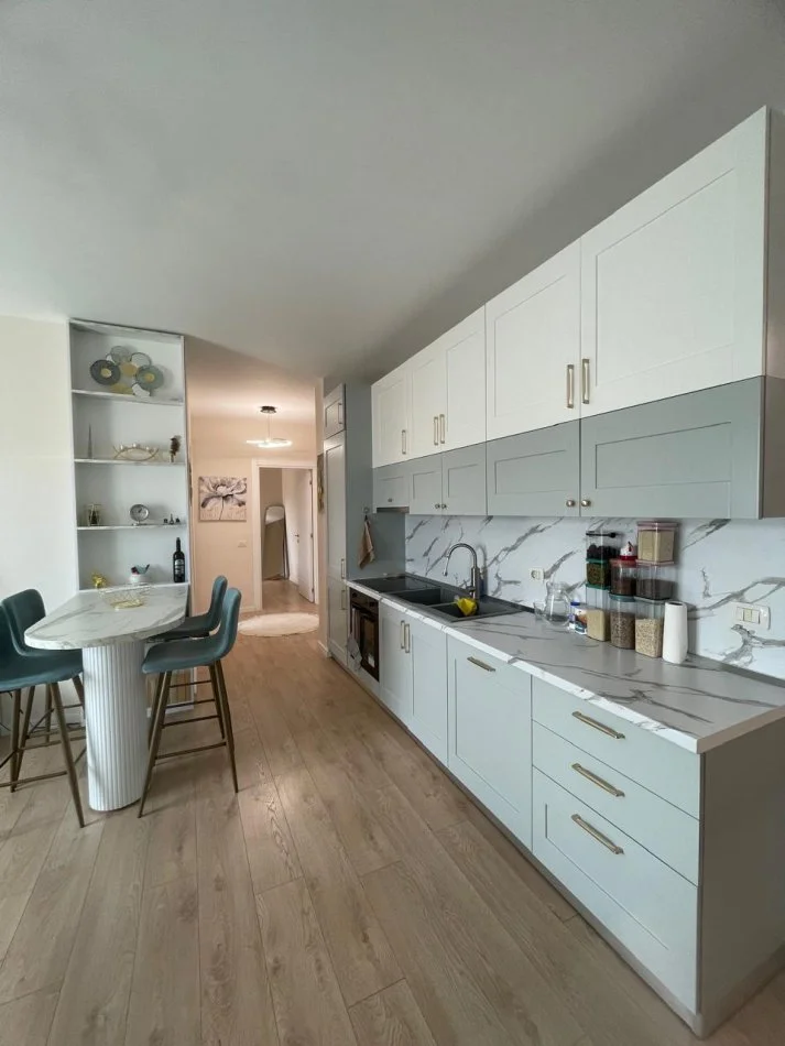 Tirane, shitet apartament 2+1+Ballkon Kati 11, 71 m² 195.000 € (Rruga e Kavajes)