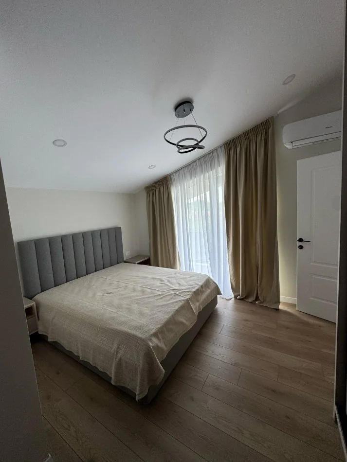 Tirane, jap me qera Vile 2 Katshe , 200 m² 1.500 € (Rruga e Vilave)
