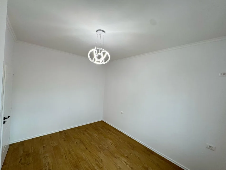 Tirane, shes apartament 1+1 Kati 5, 56 m² 88.000 € (astir)