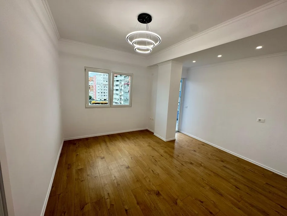 Tirane, shitet apartament 1+1+Ballkon Kati 5, 60 m² 93.000 € (Astir)