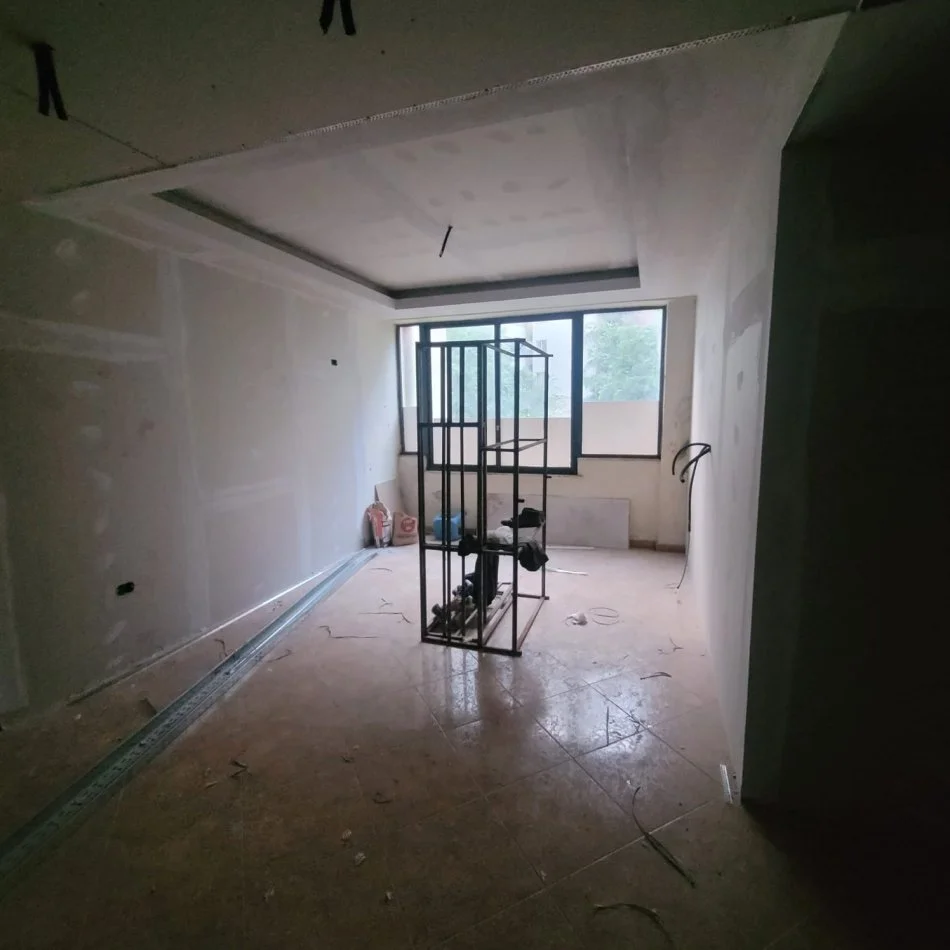 Tirane, shitet apartament 2+1 Kati 1, 180 m² 220.000 € 