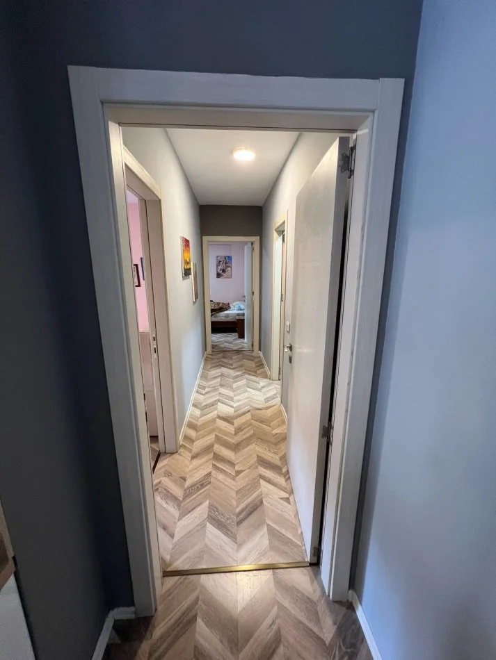 Tirane, shitet apartament 2+1+Ballkon Kati 1, 134 m² 209.200 € (5 Maji)