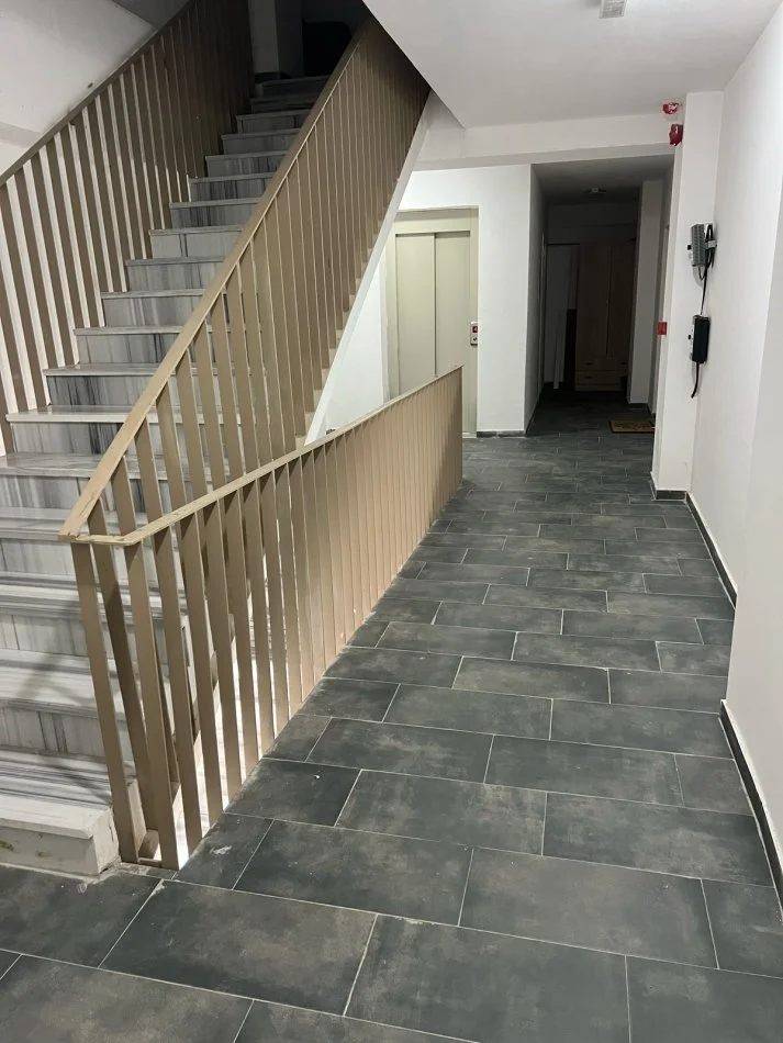 Tirane, shitet apartament 2+1+Ballkon Kati 1, 134 m² 209.200 € (5 Maji)