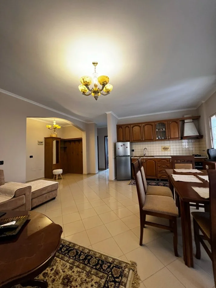 Tirane, jepet me qera apartament 2+1+Ballkon Kati 4, 115 m² 650 € (Rruga e Saraceve .)