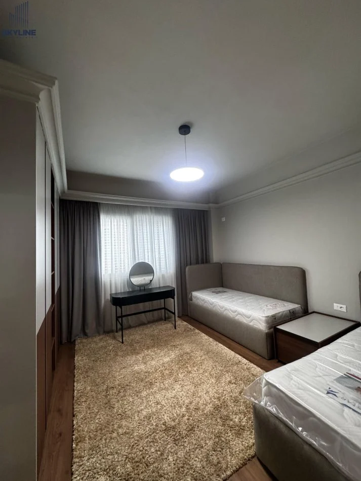 Tirane, jepet me qera apartament 2+1 Kati 1, 85 m² 500 € (Xhanfize Keko)