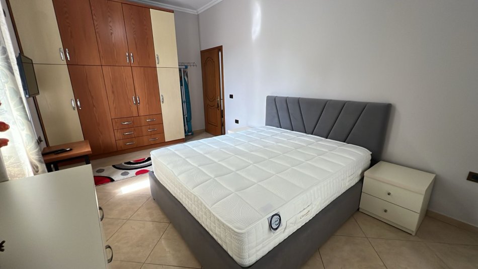 Tirane, jepet me qera apartament 1+1+Ballkon Kati 2, 61 m² 830 € (SAUK)