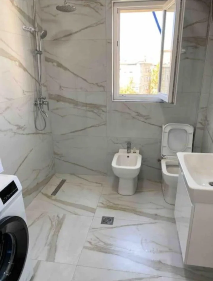 Tirane, shitet apartament 4+1 Kati 4, 126 m² 250.000 € (Ali Demi)