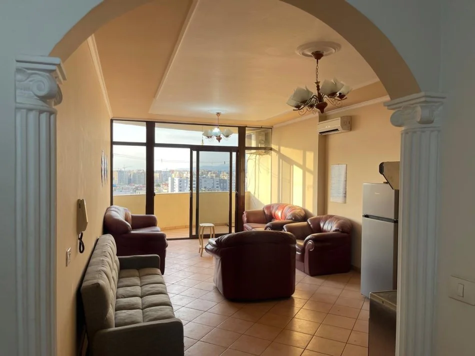 Tirane, jepet me qera apartament 1+1+Ballkon Kati 11, 80 m² 500 € (rruga e kavajees)