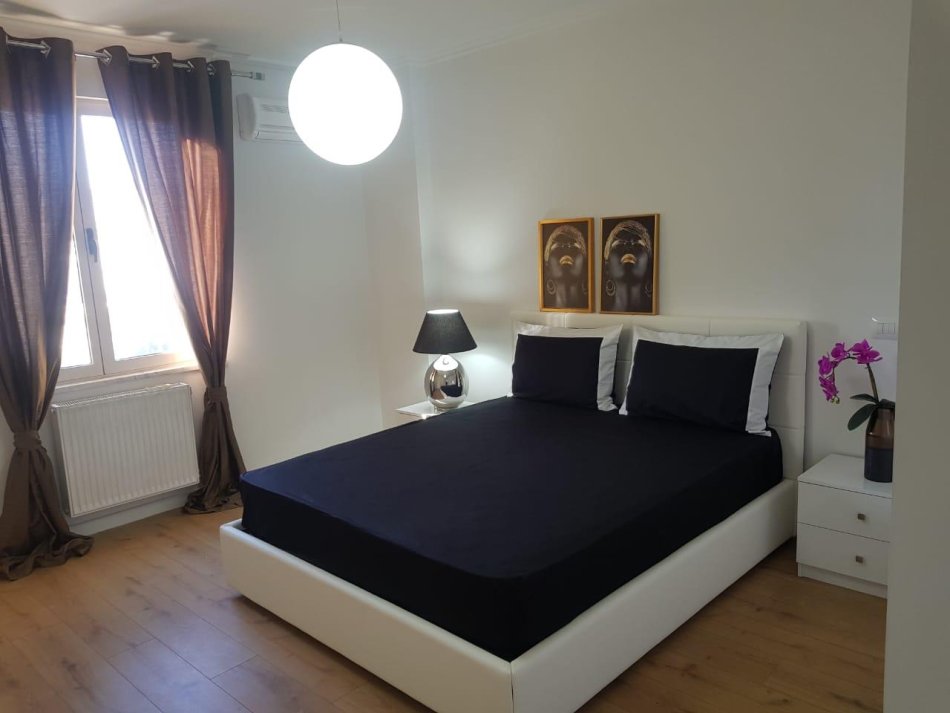 Tirane, jepet me qera apartament 2+1 Kati 2, 107 m² 850 € (Rruga e Kosovareve)