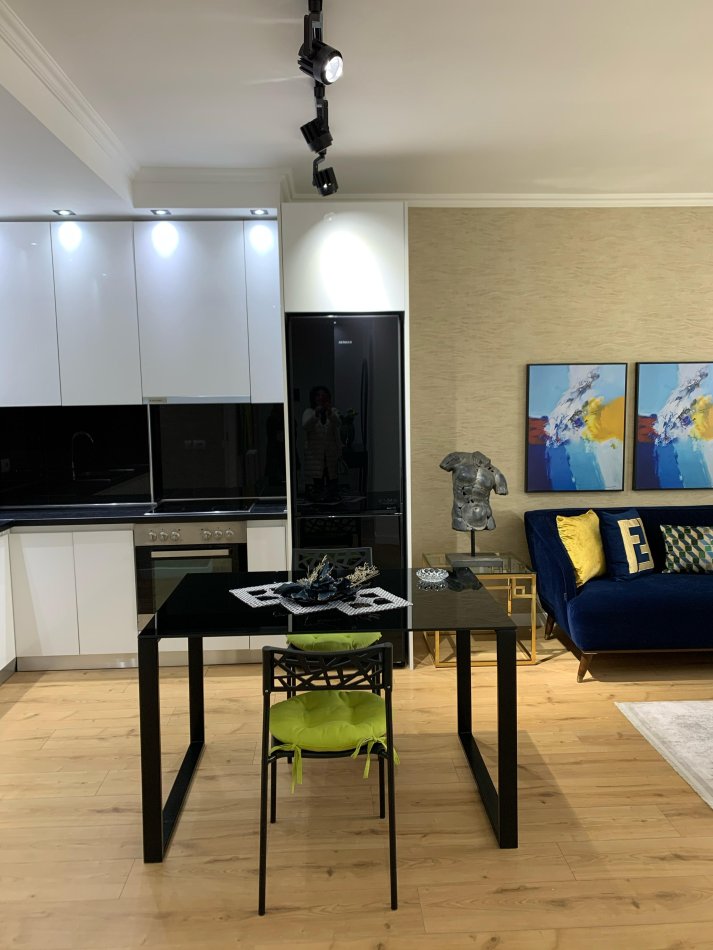 Tirane, jepet me qera apartament 2+1 Kati 2, 107 m² 850 € (Rruga e Kosovareve)