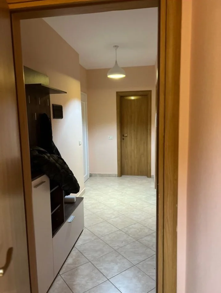 Tirane, jepet me qera apartament 2+1+Ballkon Kati 9, 100 m² 450 € (Kthesa e Kamzes)