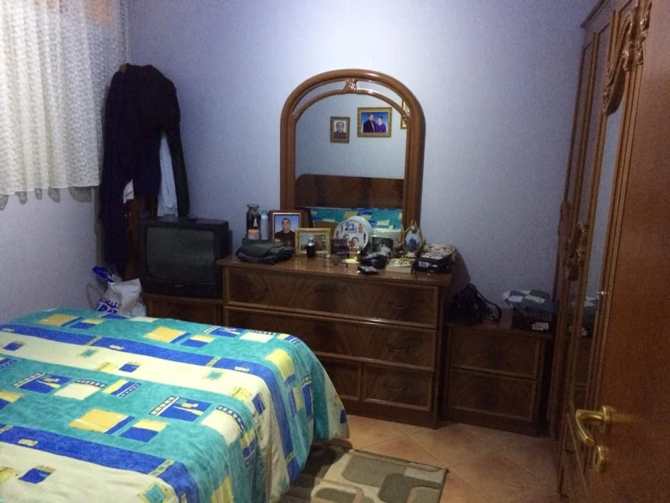 Tirane, jepet me qera apartament 2+1+Ballkon Kati 2, 72 m² 500 € (Rruga e Burgut)
