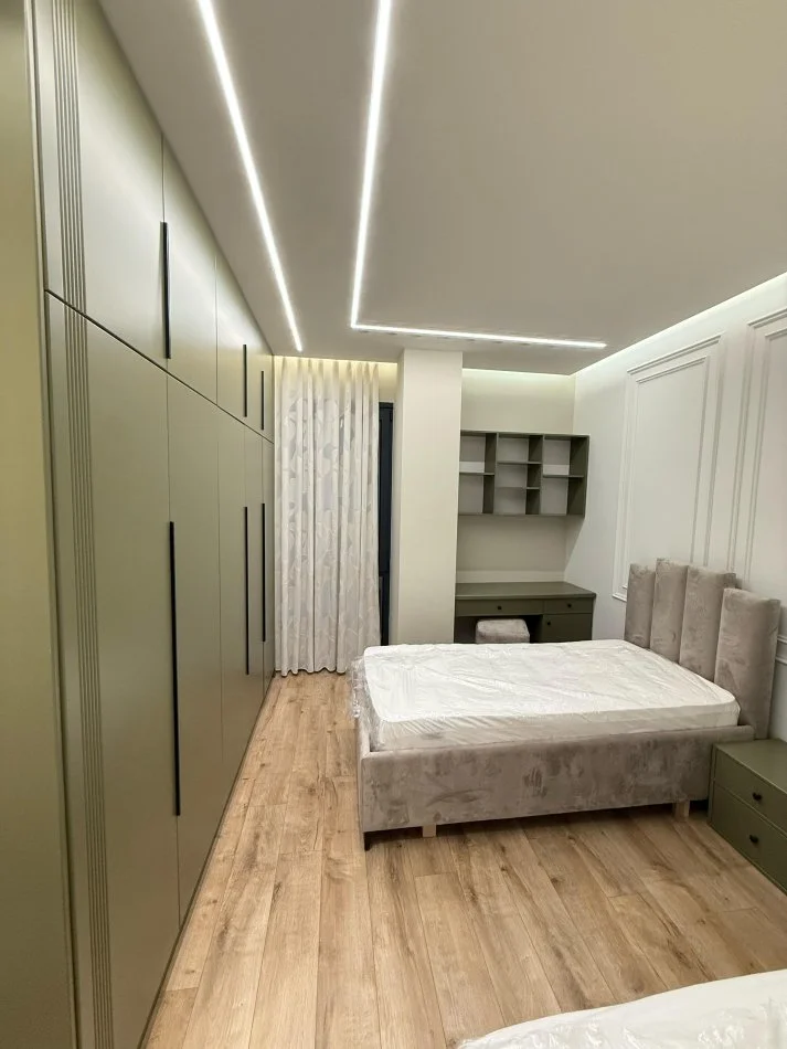 Tirane, jepet me qera apartament 2+1+Ballkon Kati 4, 110 m² 1.500 € (Liqeni i Thate)