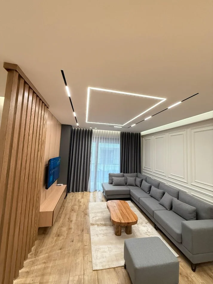 Tirane, jepet me qera apartament 2+1+Ballkon Kati 4, 110 m² 1.500 € (Liqeni i Thate)