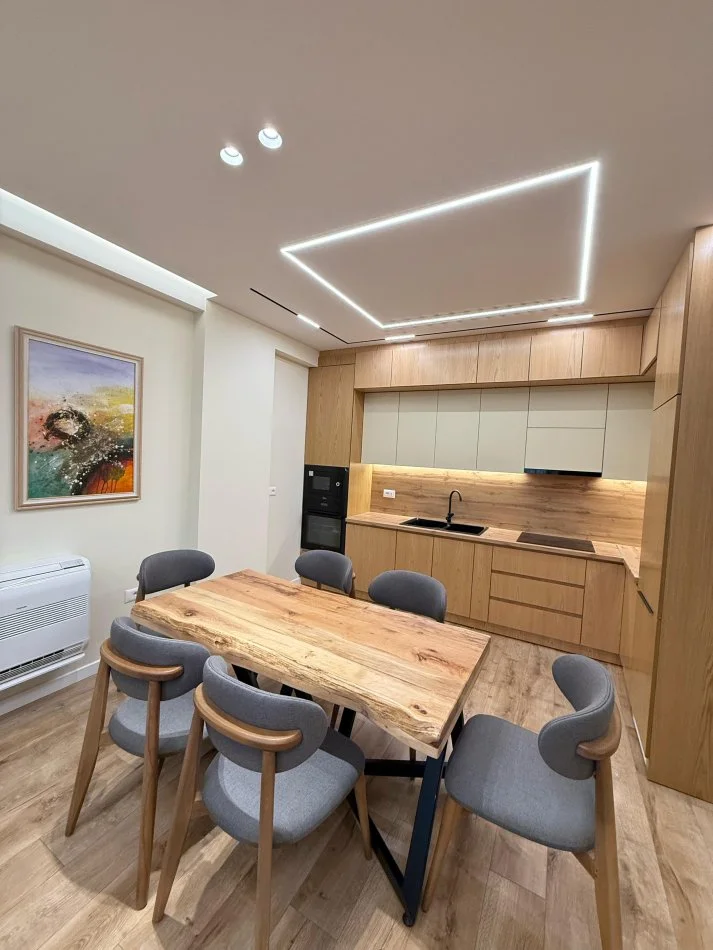 Tirane, jepet me qera apartament 2+1+Ballkon Kati 4, 110 m² 1.500 € (Liqeni i Thate)