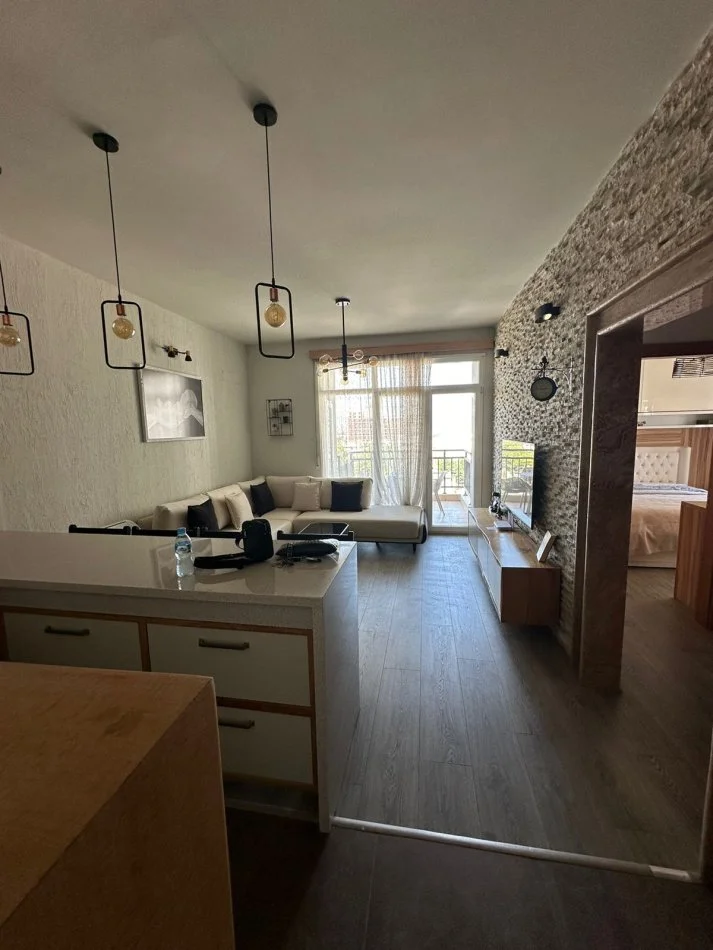Tirane, jepet me qera apartament 2+1 Kati 4, 90 m² 700 € (Ish fusha e aviacionit, kompleksi IBN)
