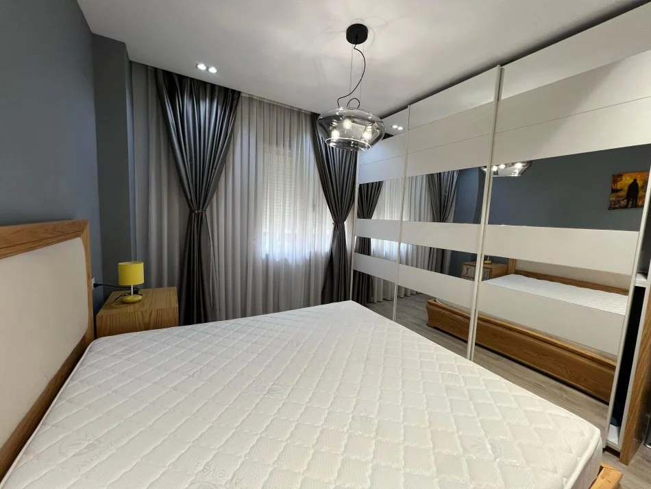 Tirane, jepet me qera apartament 2+1+Ballkon Kati 3, 100 m² 850 € (Rruga Don Bosko)