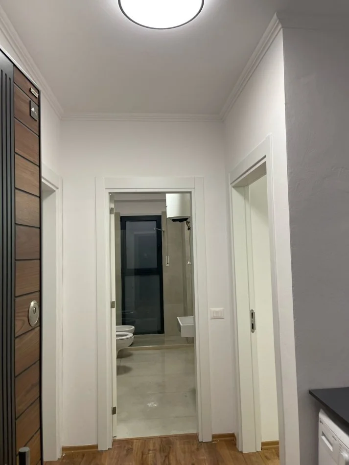 Tirane, jepet me qera apartament 1+1+Ballkon Kati 3, 70 m² 550 € (Jordan Misja)