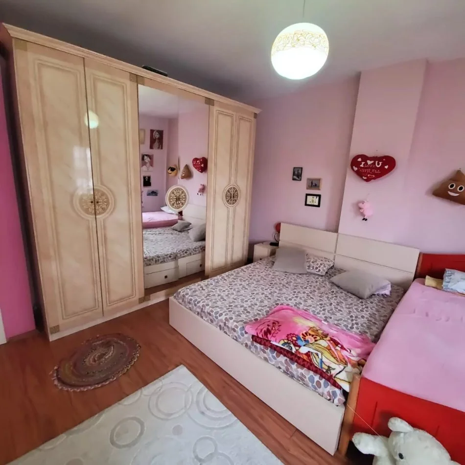 Tirane, jepet me qera apartament 2+1 Kati 2, 95 m² 600 € (komuna e parist)