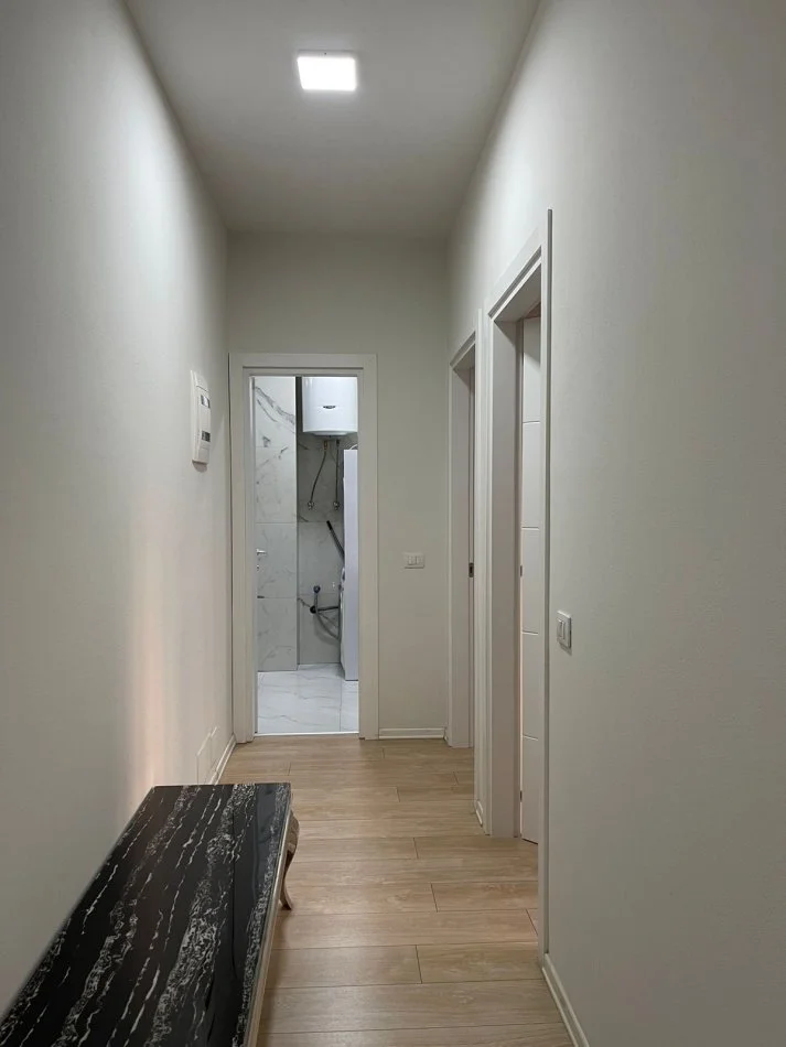 Tirane, jepet me qera apartament 2+1+Ballkon Kati 3, 110 m² 1.300 € (Rruga e Kosovareve)