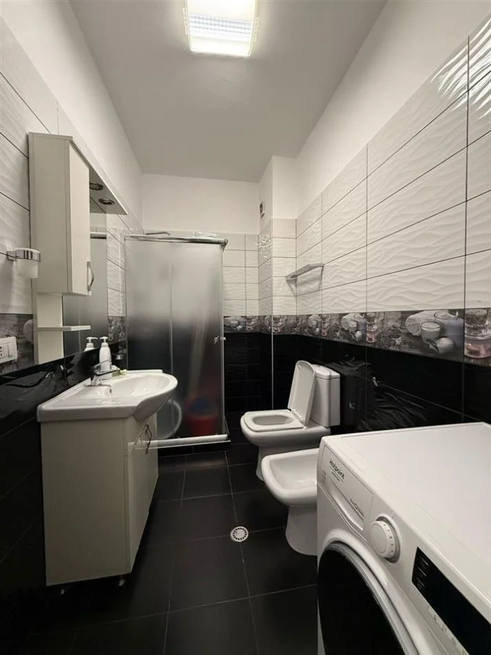 Tirane, jepet me qera apartament 2+1 Kati 3, 95 m² 550 € (Golden Park)
