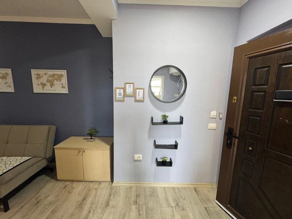 Tirane, jepet me qera apartament 2+1+Ballkon Kati 3, 105 m² 550 € (laprak)