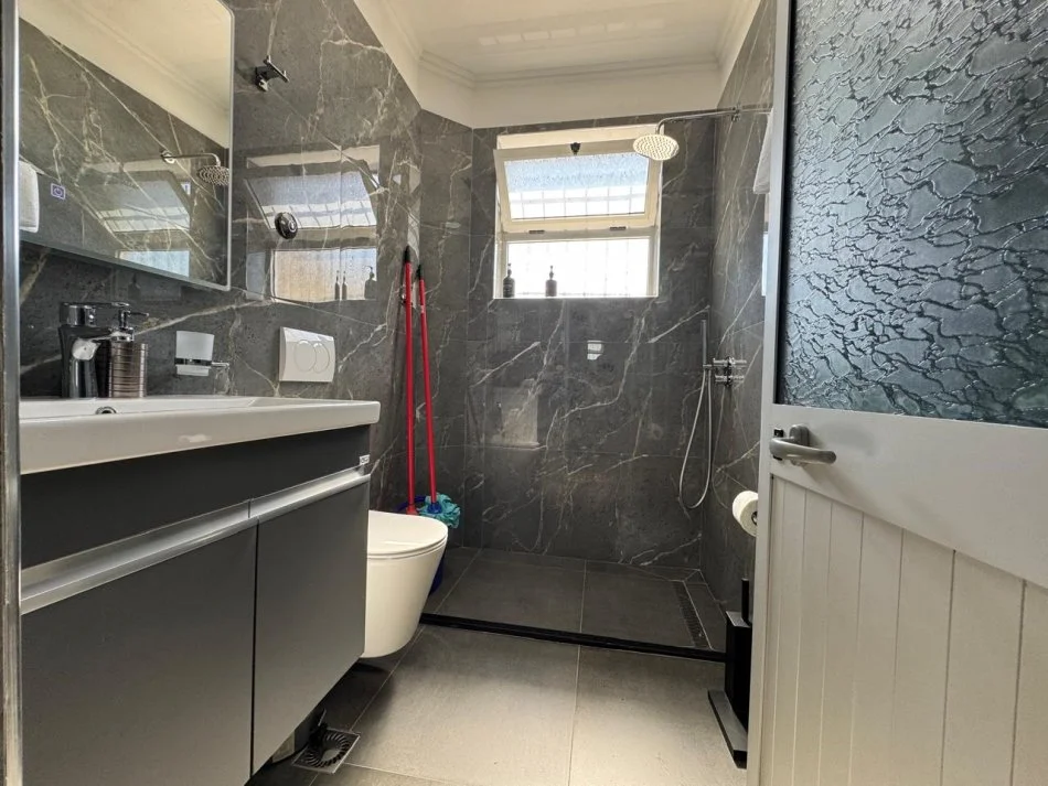 Tirane, jepet me qera apartament 2+1+Ballkon Kati 3, 105 m² 550 € (laprak)