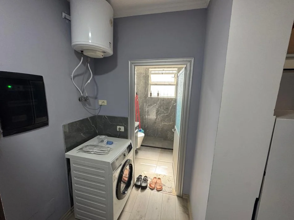 Tirane, jepet me qera apartament 2+1+Ballkon Kati 3, 105 m² 550 € (laprak)