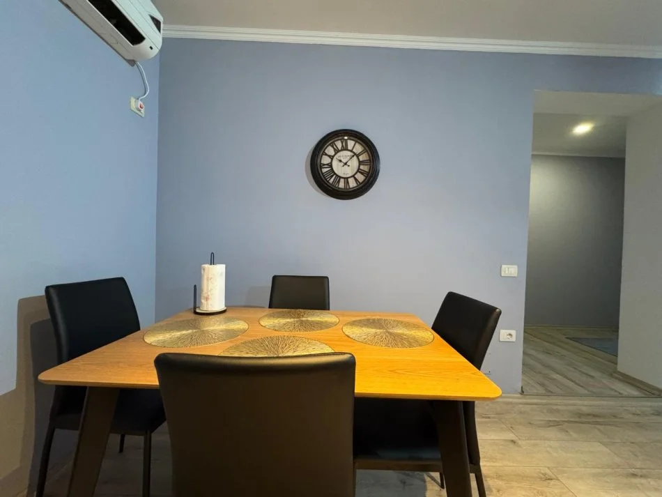 Tirane, jepet me qera apartament 2+1+Ballkon Kati 3, 105 m² 550 € (laprak)