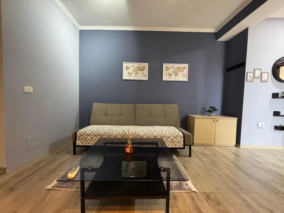 Tirane, jepet me qera apartament 2+1+Ballkon Kati 3, 105 m² 550 € (laprak)