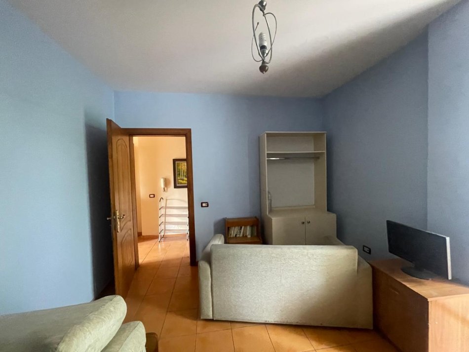 APARTAMENT  2+1  ME QIRA  500 € PRANE KOMUNES SE PARISIT