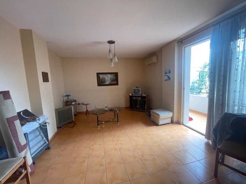 APARTAMENT  2+1  ME QIRA  500 € PRANE KOMUNES SE PARISIT